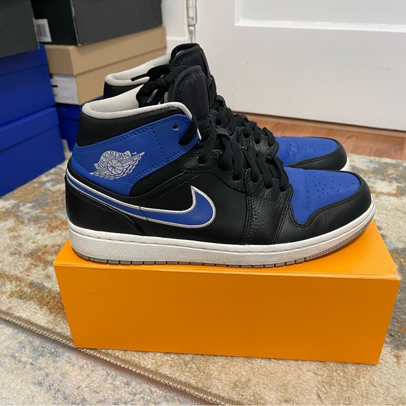 EUC Men’s Size 9 (Euro Size 42.5) Jordan 1 Retro Mid Sneakers In Game Royal Blue - Picture 7 of 14